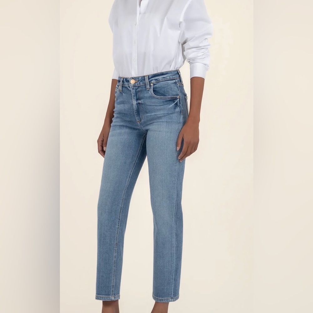 Kut from the Kloth Light Blue Elizabeth Crop Straight Jean